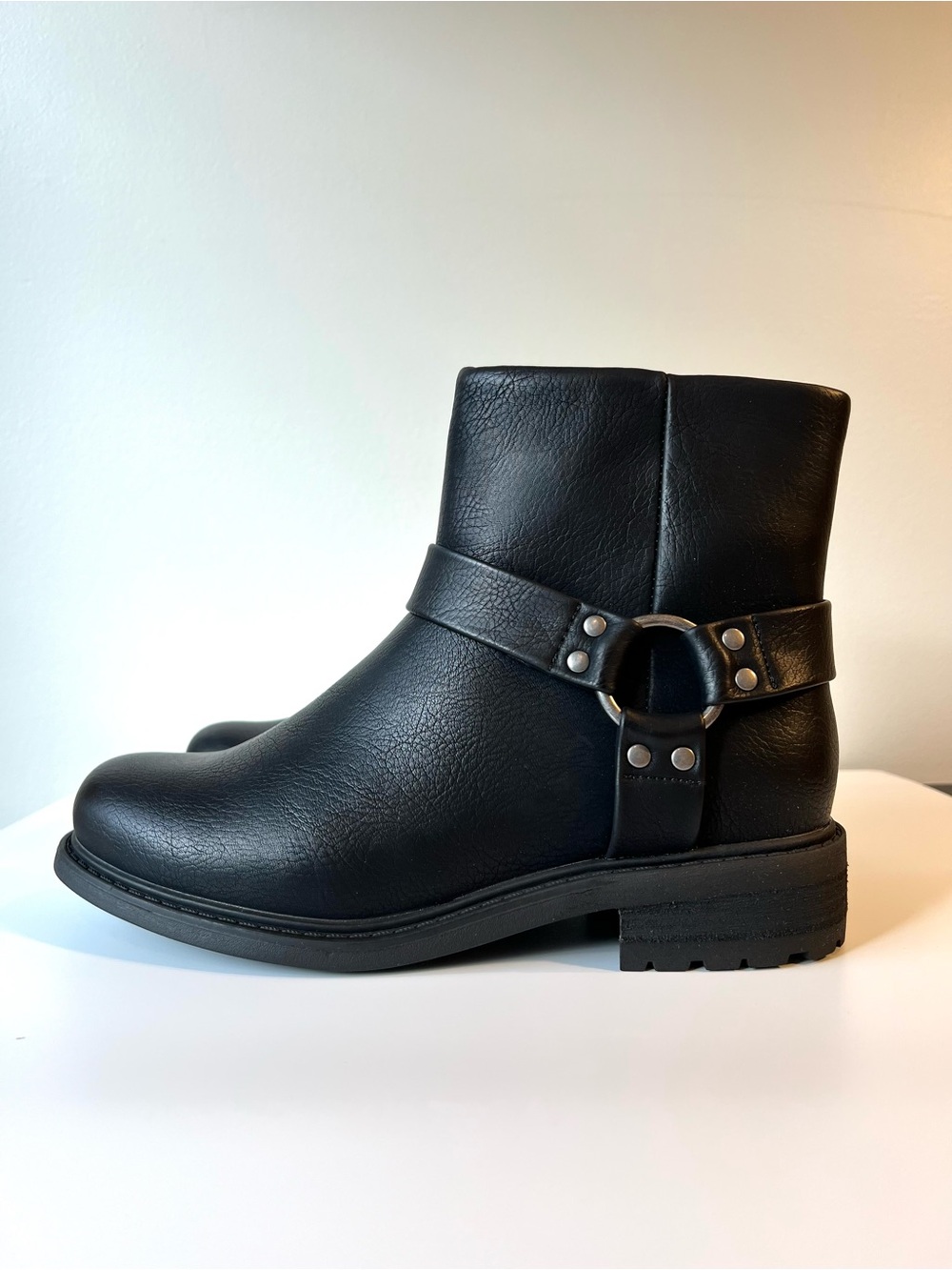 b.o.c. 7.5 Wide Width Cole Black O-Ring Moto Ankle Boots | New in Box